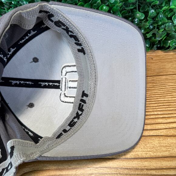 Travis Mathew Golf Hat Cap Uniflex Fit Sz Large XL Gray White Embroidered Logo - Picture 5 of 8